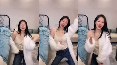 【极品稀缺魔手外购】最新《疯狂抖音》外篇抖音擦边闪现走光刷边 啪啪热舞 PK惩罚紫薇自摸 (2)